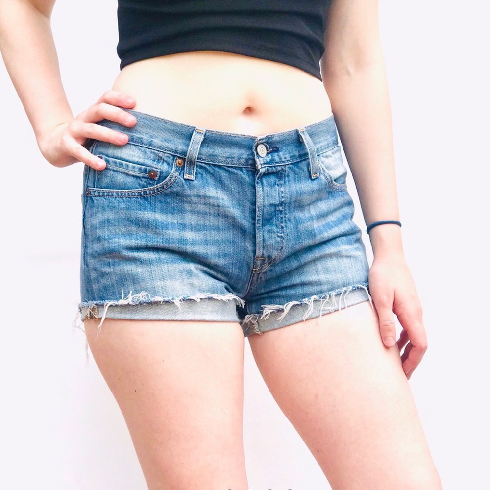 Levis 501 mid rise button up fly blue denim jean shorts daisy dukes cutoffs